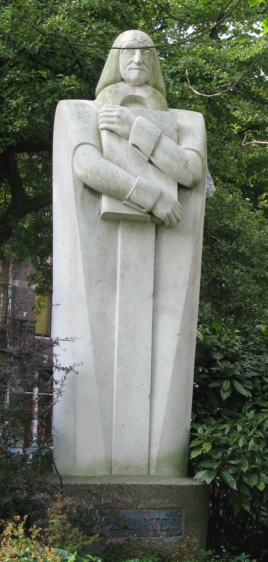 Descartes statue